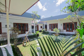 Гостиница Riyuri Guest House  North Kuta